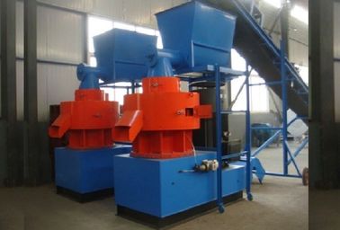 Cina Ring Die Sawdust Pellet Machine With Automatic Lubricant Pump pemasok